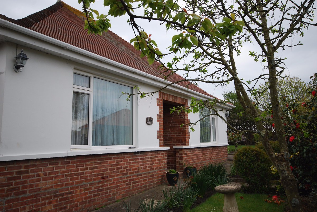 Le_Gallais's tweet photo. TO LET: Two bedroom bungalow, west of the island, mature garden - £1,590.00 pcm - Call us on: 766689 or Visit: https://t.co/z2k5xtevTG https://t.co/2IsnyD4DhA
