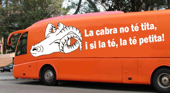 la cabra de reus ja te autobus per a les sortides #lacabralopeta #cabraontour2017 <a href="/BallDiablesReus/">Ball de Diables Reus</a>