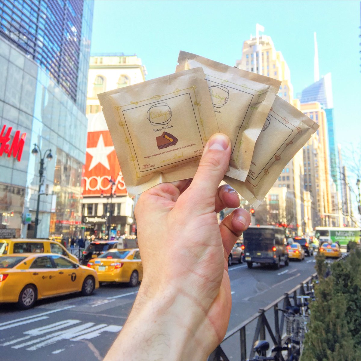 debbysbites's tweet photo. Fri-YAY!When you don't know what to choose, grab all 3 Lip Smacking Bites. 
#snack#healthyfood#vegan #glutenfree#natural#nuts#nutrition https://t.co/Bol44ya5t1