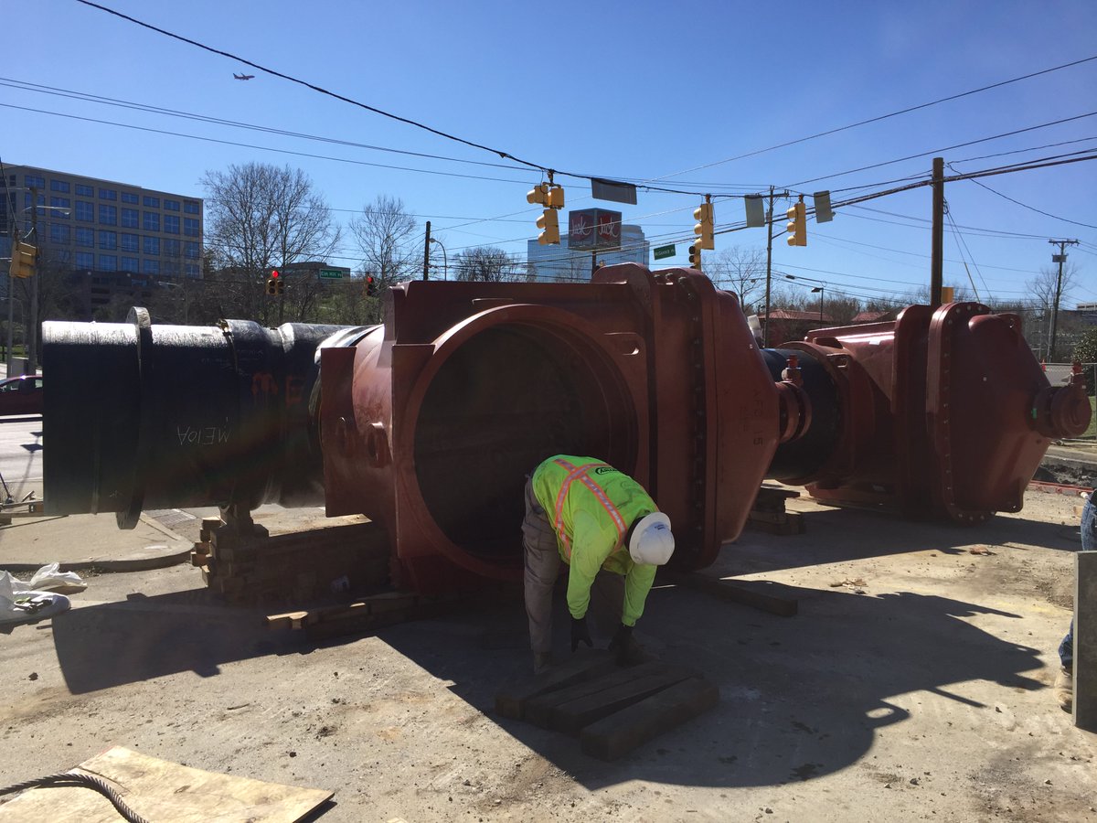 Derek_B_Scott's tweet photo. Customer setting a 60" RW Gate Valve with our proprietary Flex-Ring ends in Nashville - Very Impressive #AMERICANFlowControl #GateValve https://t.co/FQ8PdNtZMy