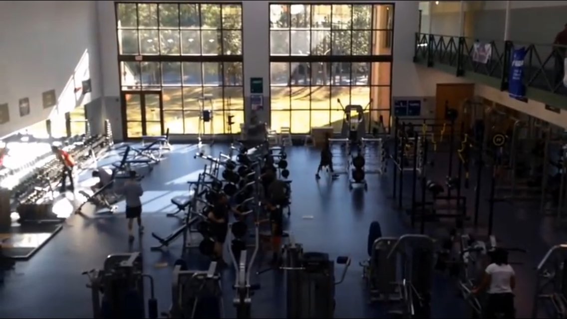 MyproteinFR's tweet photo. - C'est Vendredi soir, tu sors?
- Yeap!
- Ah cool, où ça? 
- Un endroit super lourd avec plein de gens cools et une bonne ambiance
-Montre
- https://t.co/akIAixGmKe