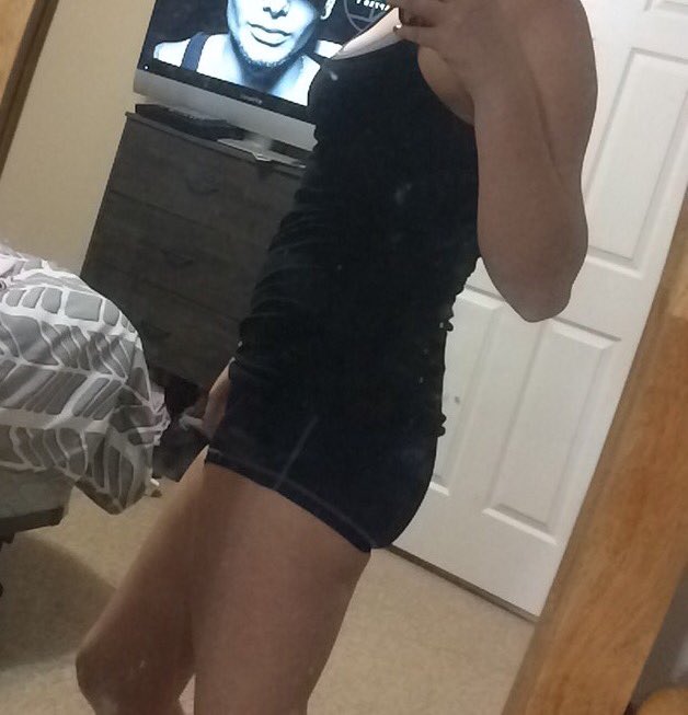 paine33's tweet photo. @THEksPrincesss 🙄🤔 I've literally gotten hip popped and everything talk about "pancake ass" 😅😂😭😭 https://t.co/1AC9ecyYS8