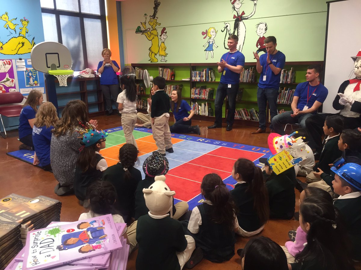 bhart610's tweet image. Reading and some basketball with @KPMG volunteers this morning! #sasreadingweek #saspride