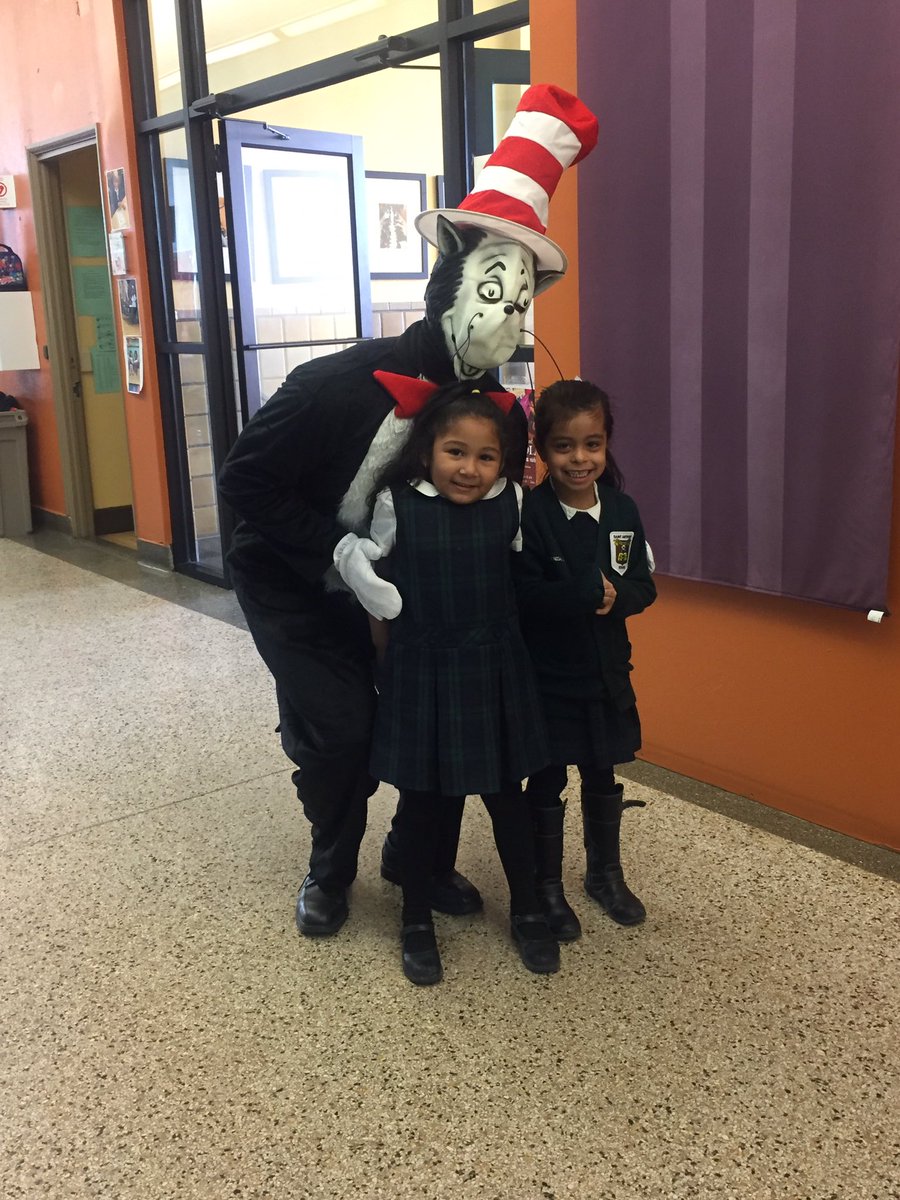 bhart610's tweet image. Reading and some basketball with @KPMG volunteers this morning! #sasreadingweek #saspride