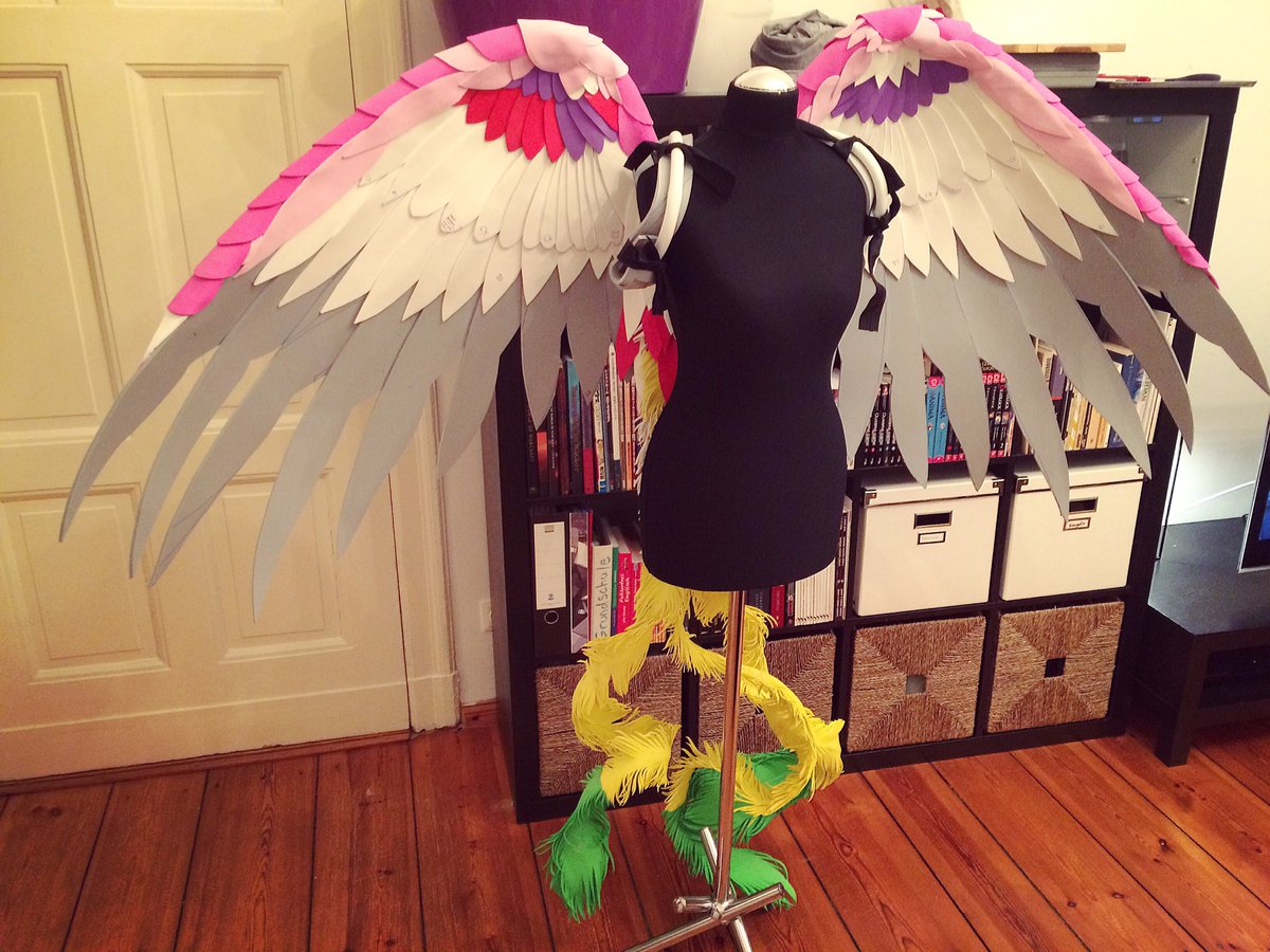 Daifukutaichou's tweet photo. FINISHED!
Absolutely unperfect, but fine for my first #wings 🌸
Now just the paint is missing..
#ZONE00 #BENTEN #COSPLAY #PROGRESS #QJO #WIP https://t.co/sJ3RaFheB3