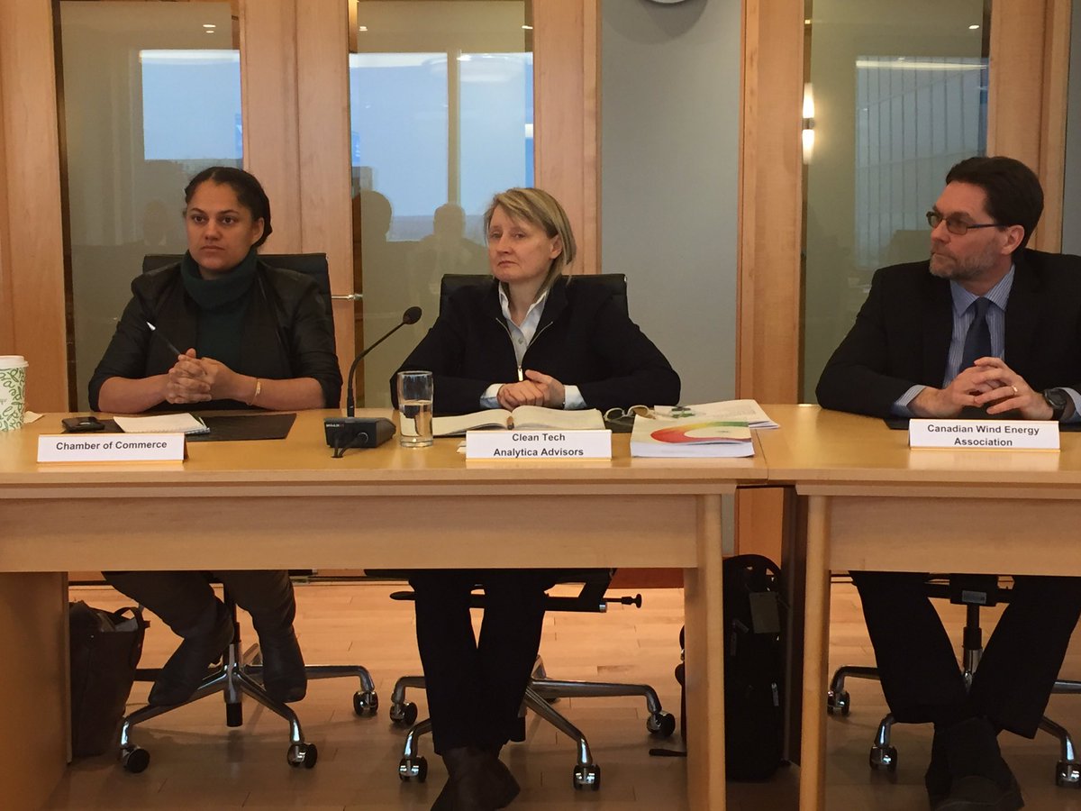 MarieAnnConinsx's tweet photo. 🇪🇺Commissioner Canete &amp; 🇨🇦energy industries agree: long-term energy vision key to achieving climate &amp; energy goals. https://t.co/olobdQTyQK