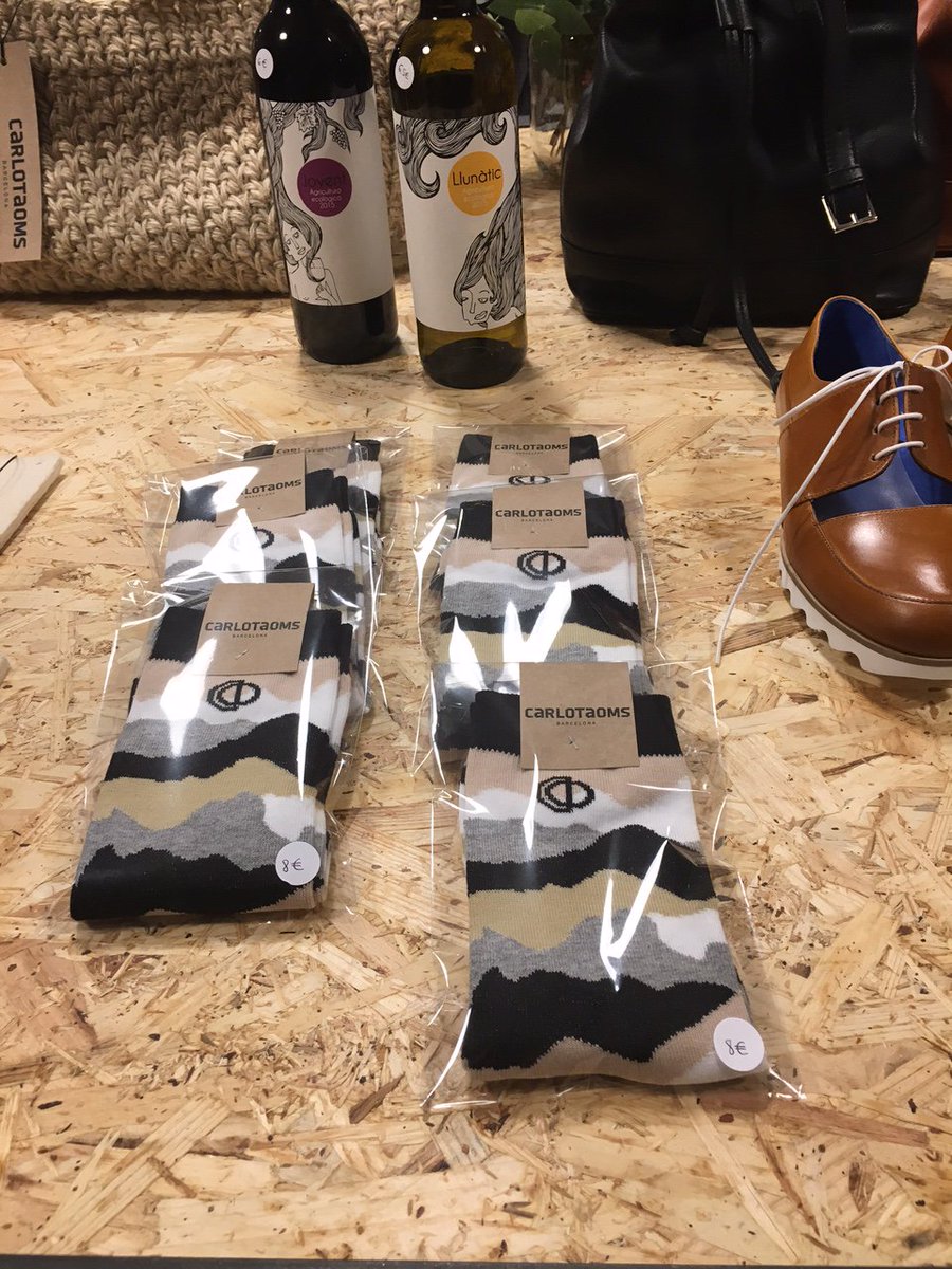 <a href="/carlotaoms/">carlotaoms</a> &amp; <a href="/leschausseurs/">Les Chausseurs</a> inauguraron su tienda conjunta en Barcelona, con el fin de potenciar el diseño catalán y el pequeño comercio