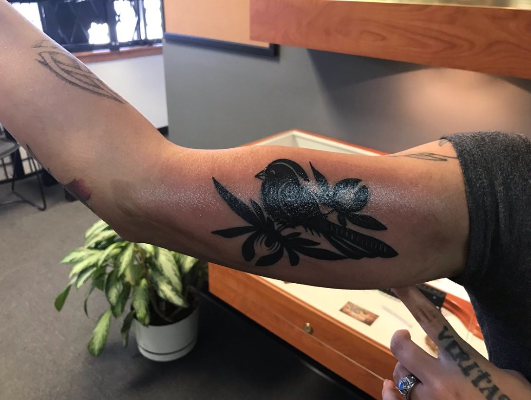 BaysideBand's tweet photo. Fresh Bayside ink on @raynclouds2! https://t.co/efniCoUpYs