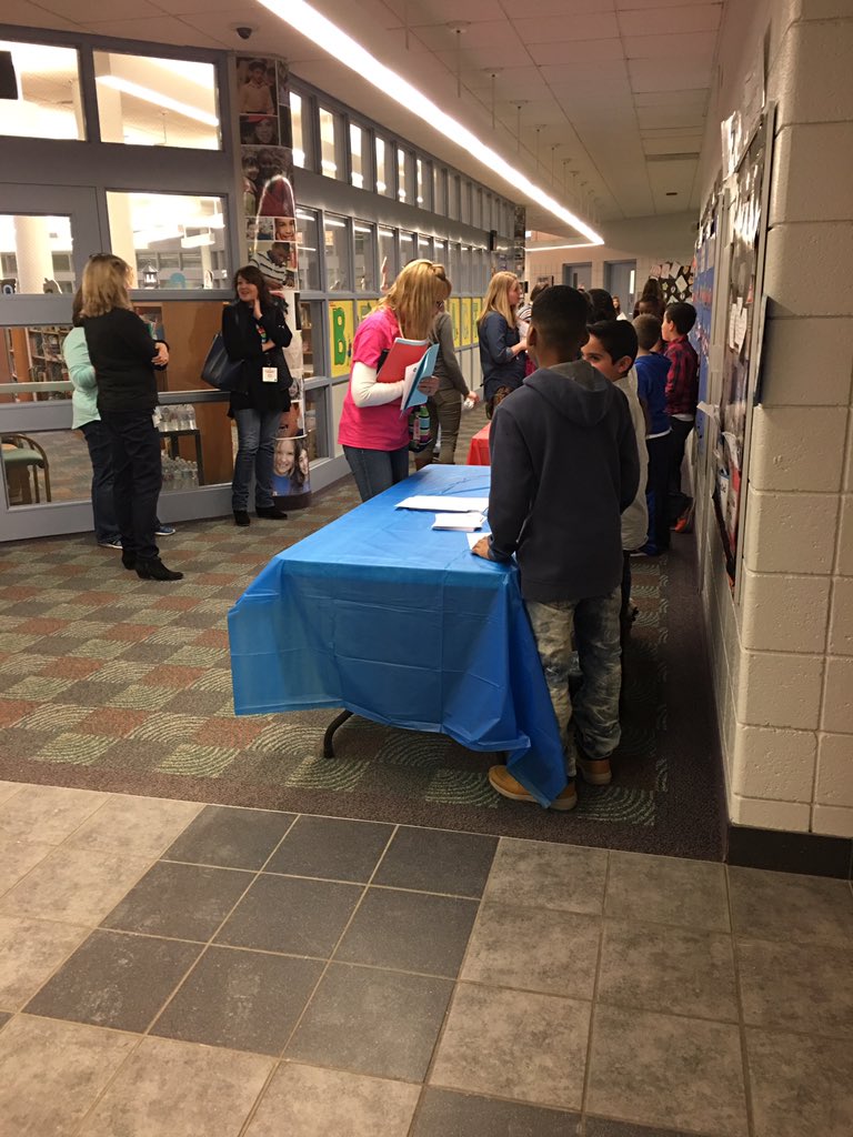 mrssmith620's tweet photo. Some of my cute 4th grade leaders explaining the Job Board at Leadership day! https://t.co/6YJ47UN2TO