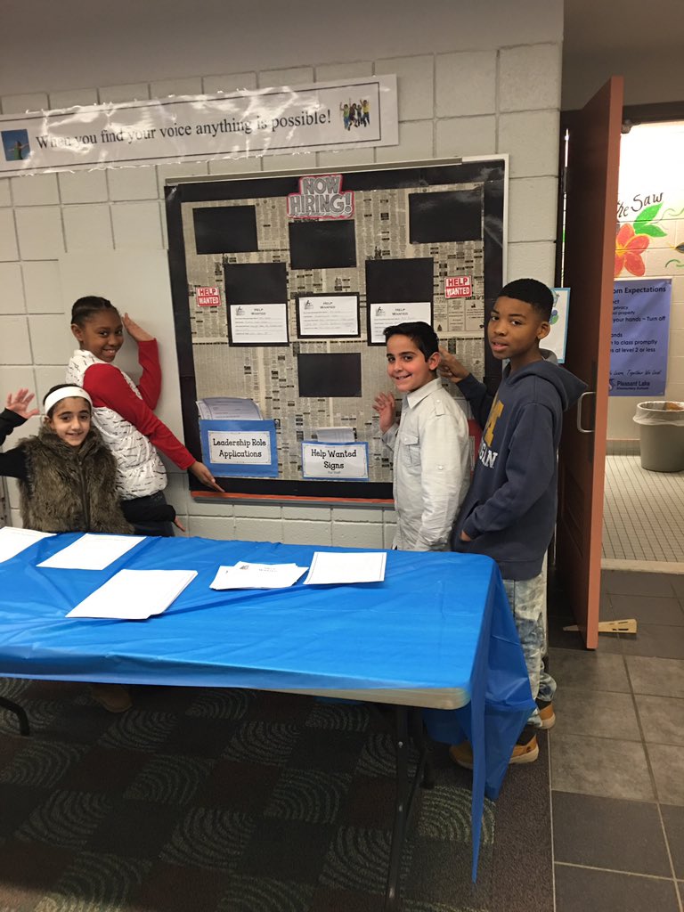 mrssmith620's tweet photo. Some of my cute 4th grade leaders explaining the Job Board at Leadership day! https://t.co/6YJ47UN2TO