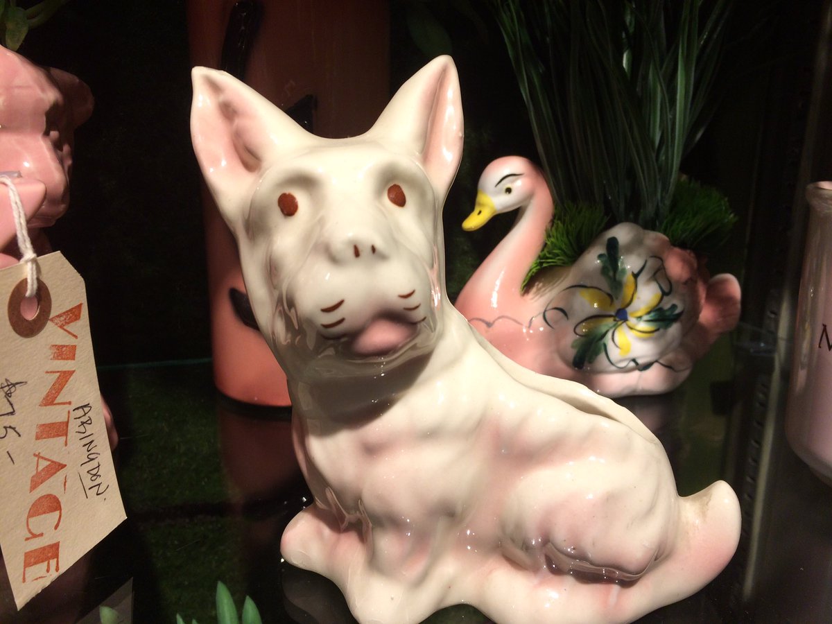 BlossomsMidtown's tweet photo. Vintage pottery at Blossoms Midtown #blossomsmitdown https://t.co/Kmu19T8phW