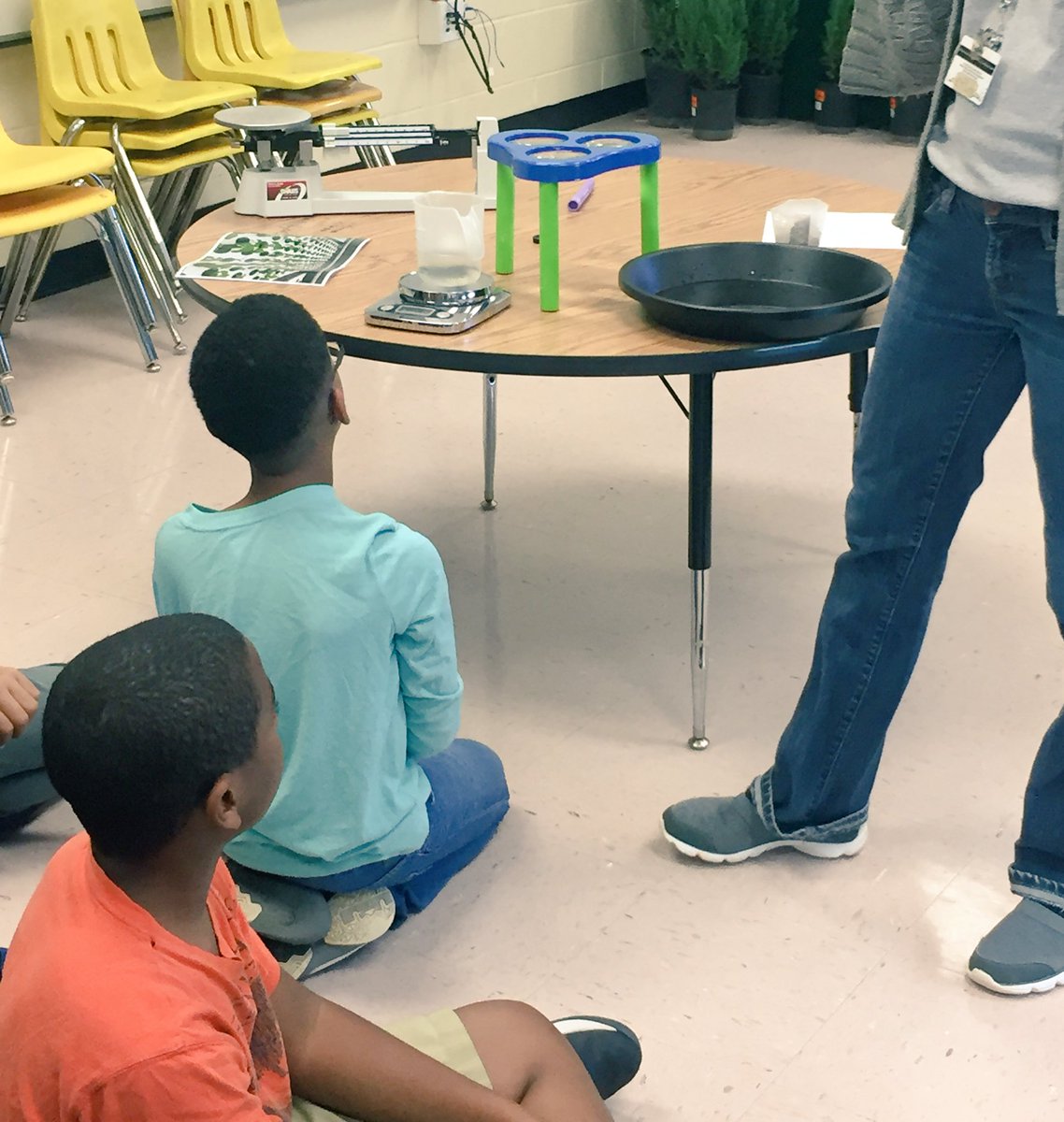 REESpbl's tweet photo. Gr 5 in the Aquaponics lab to learn water displacement by measuring the weight of our expecting crawfish 🦂👶🏻! #authenticlearning @RiverEves https://t.co/zZw3RbpGtx