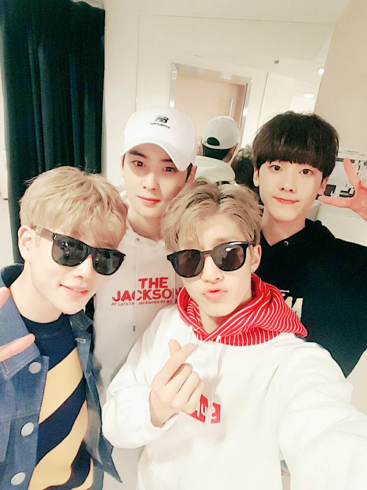 여러분들 저희는 이제~!!! 한국으로 돌아갑니당~ 
대만, 홍콩 아로하여러분들 너무너무 감사드랴용~ 한국에서 보아용~!!
#아스트로 #아로하 #씨유 #곧봐요