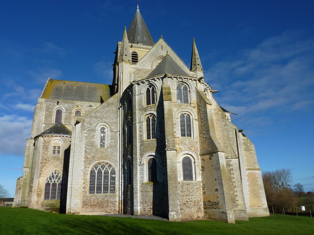 AbbayeNormandie's tweet photo. Majestueuse #Abbaye de Cerisy la Forêt ! #Manche Fondée au VI°. https://t.co/53OSLIZYM1 Son abside à 3 niveaux de fenêtres est unique ! https://t.co/Zx8ZW3KV5e