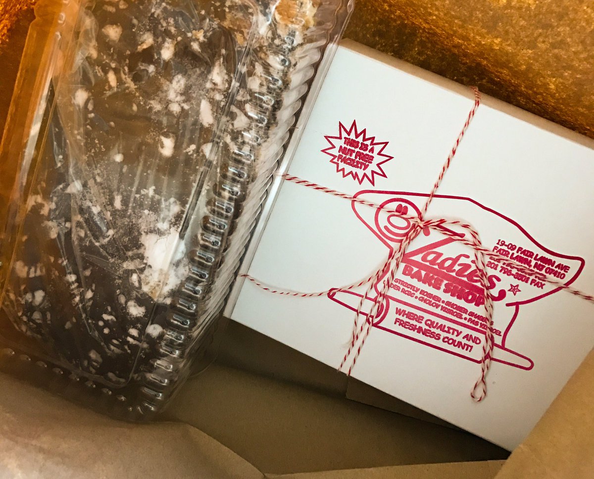 AmazingWillies's tweet photo. We were passing thru town when our #sweettooth attacked, so we stopped @Zadiesbakeshop 😋👍🏻#bobka #rugelach #yummy https://t.co/xatIhH8s9D