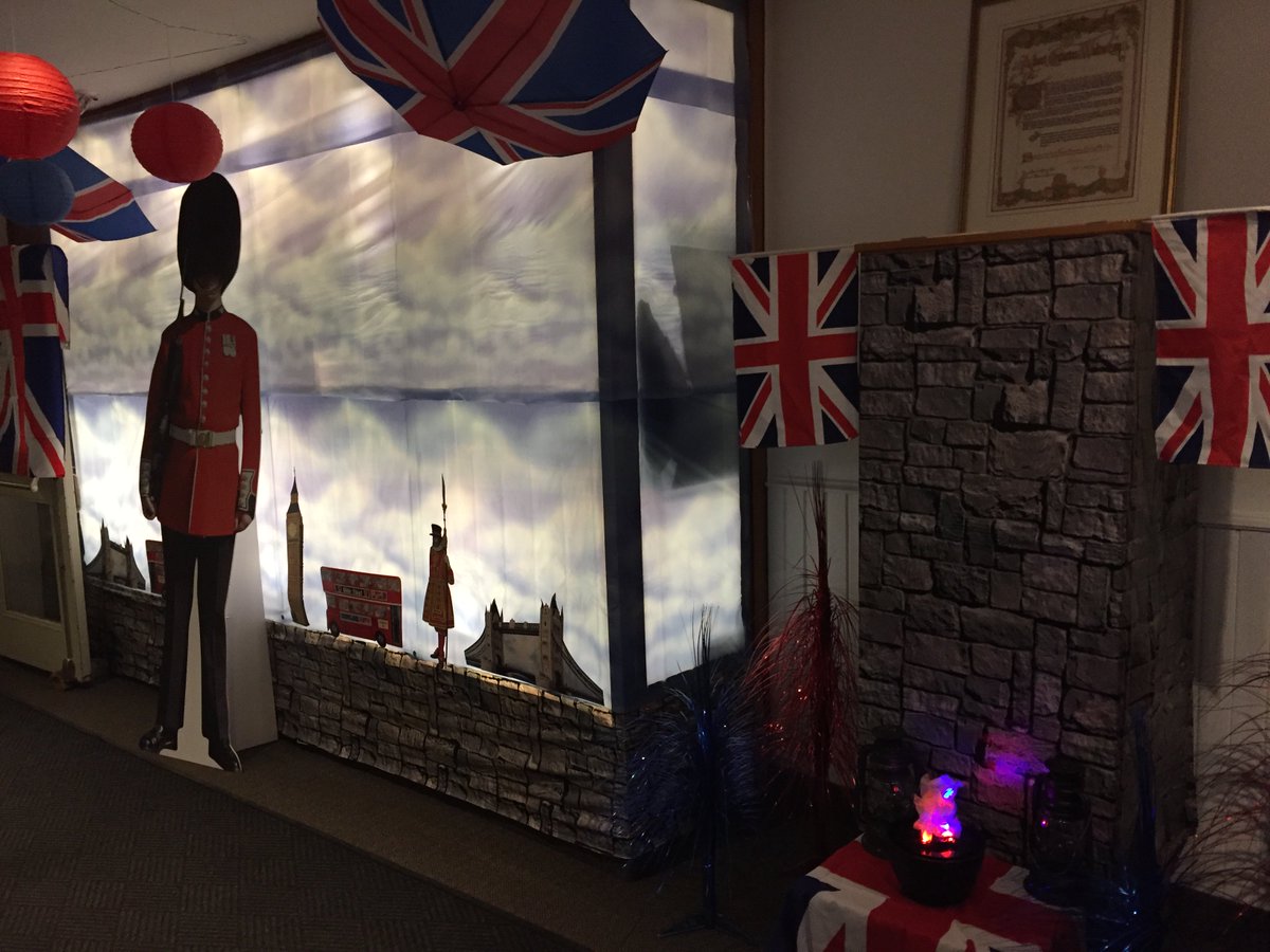 RiverdaleCurl's tweet photo. Something looks a little different at the @RoyalCanadianCC this weekend… #DIOTI 2017 has begun! #lgbtsports #LGBT #canqueer #curling https://t.co/sxJUo1XvX3