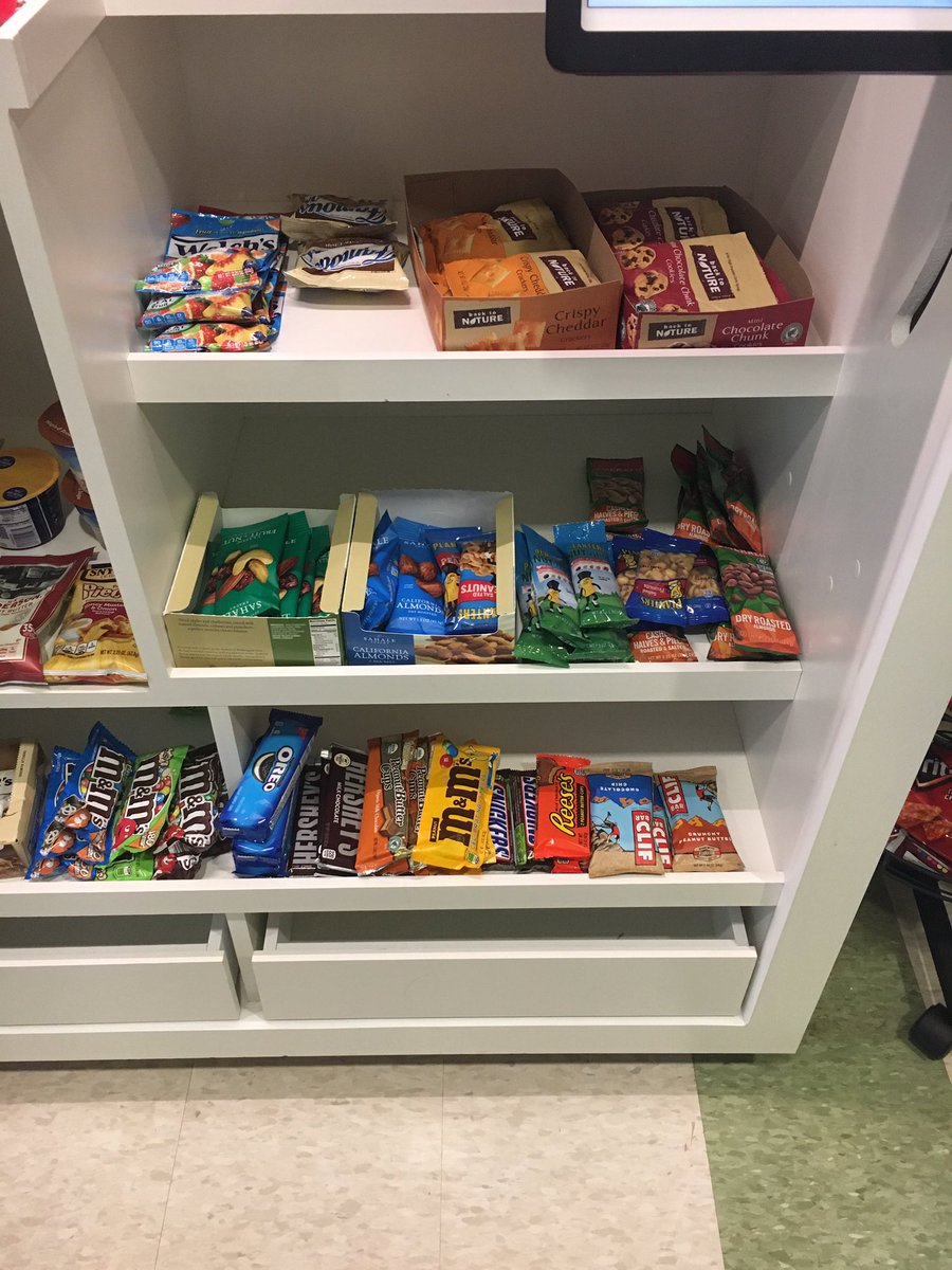 CookeIrishFlyer's tweet image. Hey @WickensHerzer something is missing @Skittles #vendingproblems