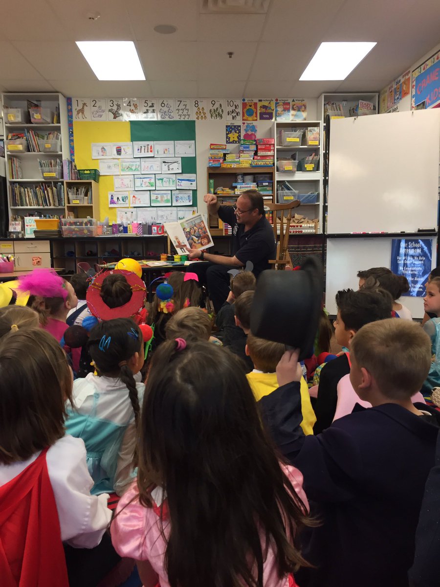 Reading "Ms. Milarky Doesn't Live in Room 10." 📖 #AEFLiveTweet cc: <a href="/DVUSD/">Deer Valley Unified School District</a>