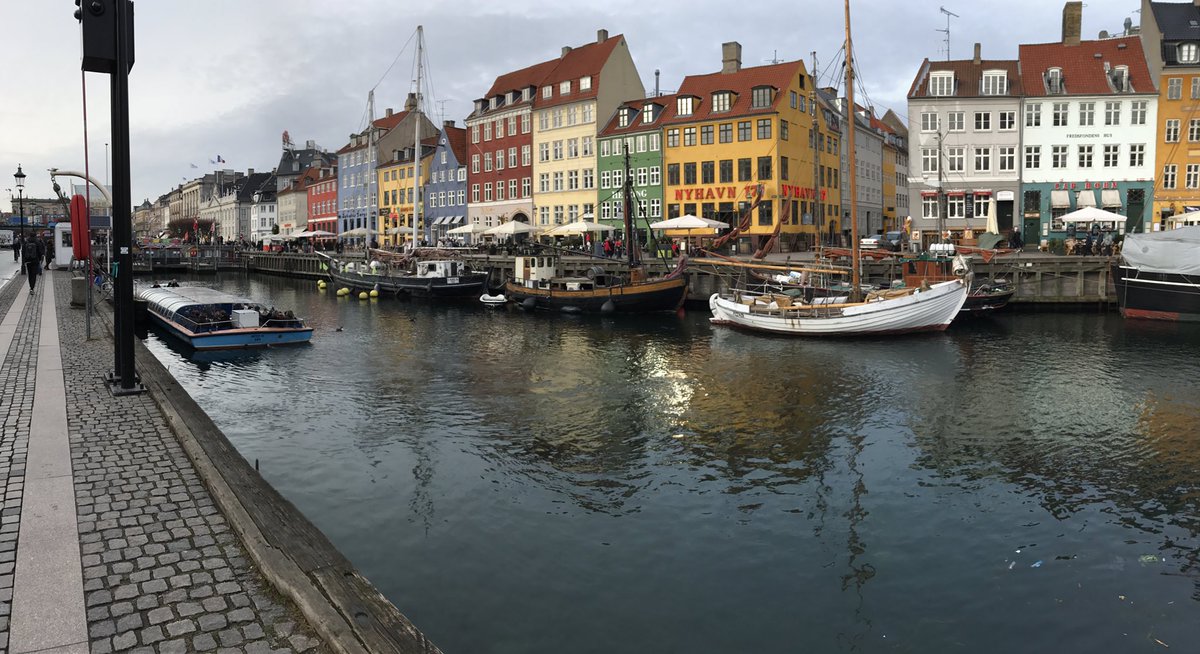 abfarrera's tweet photo. #FotoSinEdicion tomada hoy desde Nyhavn #Copenhagen #Trippeando ✌🏼 https://t.co/PX9zObEmIb