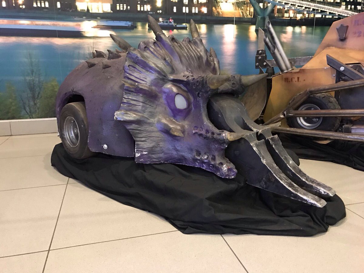 BBCTwo's tweet photo. Look who popped by Broadcasting House today... #RobotWars https://t.co/wf7UKRNY8s