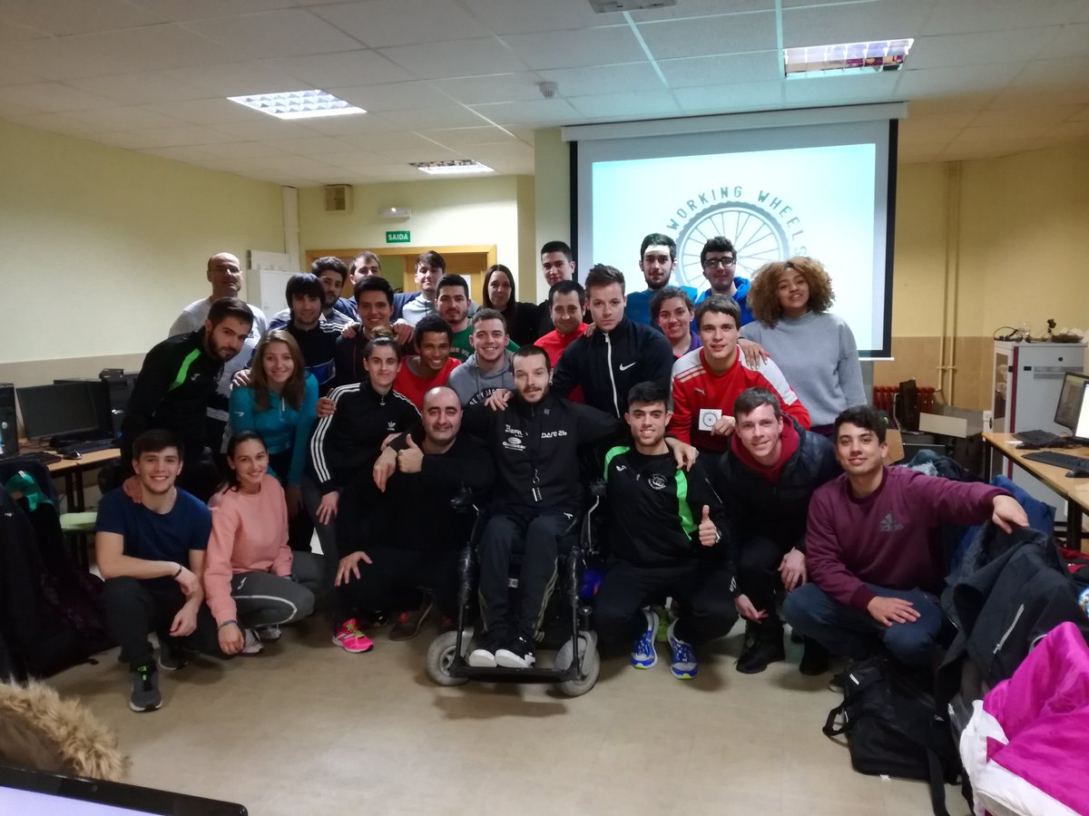 working_wheels's tweet photo. Trrabajando #sensibilización #discapacidad y #deporte con los alumnos de T.S.A.A.F.D. y de 2º de E.S,O del @iesollosgrandes de Lugo!!! https://t.co/cLbEoMZLmO