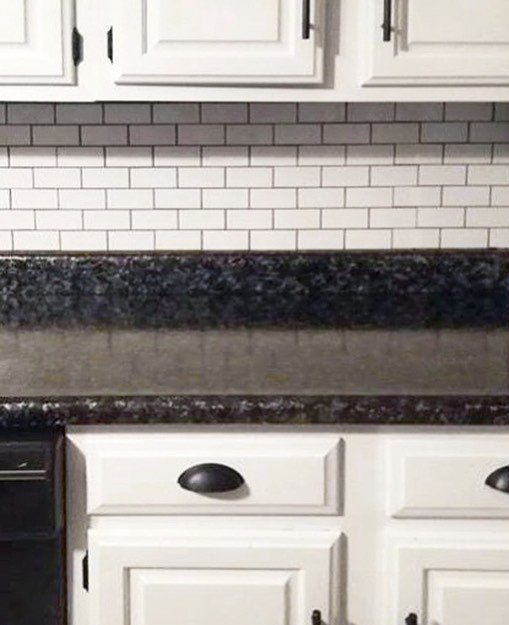 GianiGranite101's tweet photo. Sherri's light &amp; dark farmhouse kitchen is stunning! She used our Bombay Black kit to tran… https://t.co/n6llIolpJj https://t.co/pljrDQtsH3