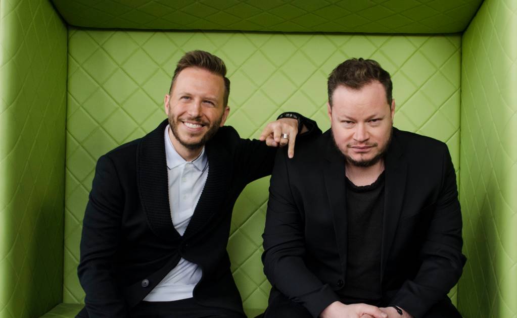 #AmorEnFanatica 
Dos genios llegan a Fanatica  <a href="/sinbandera/">Sin Bandera</a> @Fansdelaradio 
<a href="/mich_onelove/">M!CHELLE G ♠️</a>  @CarlosJRubiofm <a href="/SinBanderaCol/">Sin Bandera Colombia</a> <a href="/SinBanderaSpain/">Sin Bandera España</a>