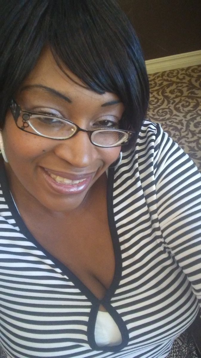 phatasimis3's tweet photo. Sitting here drinking tea and almost sleep help me wake up please who wanna come relieve me 15mins is all I need https://t.co/cdXPERPkqz