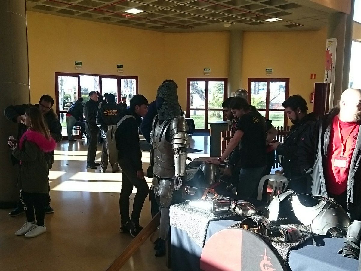 JapanZoneES's tweet photo. Oye, pues la exposición de @asoguildor mola 😍 #JapanZone17 https://t.co/7x64eaxySl