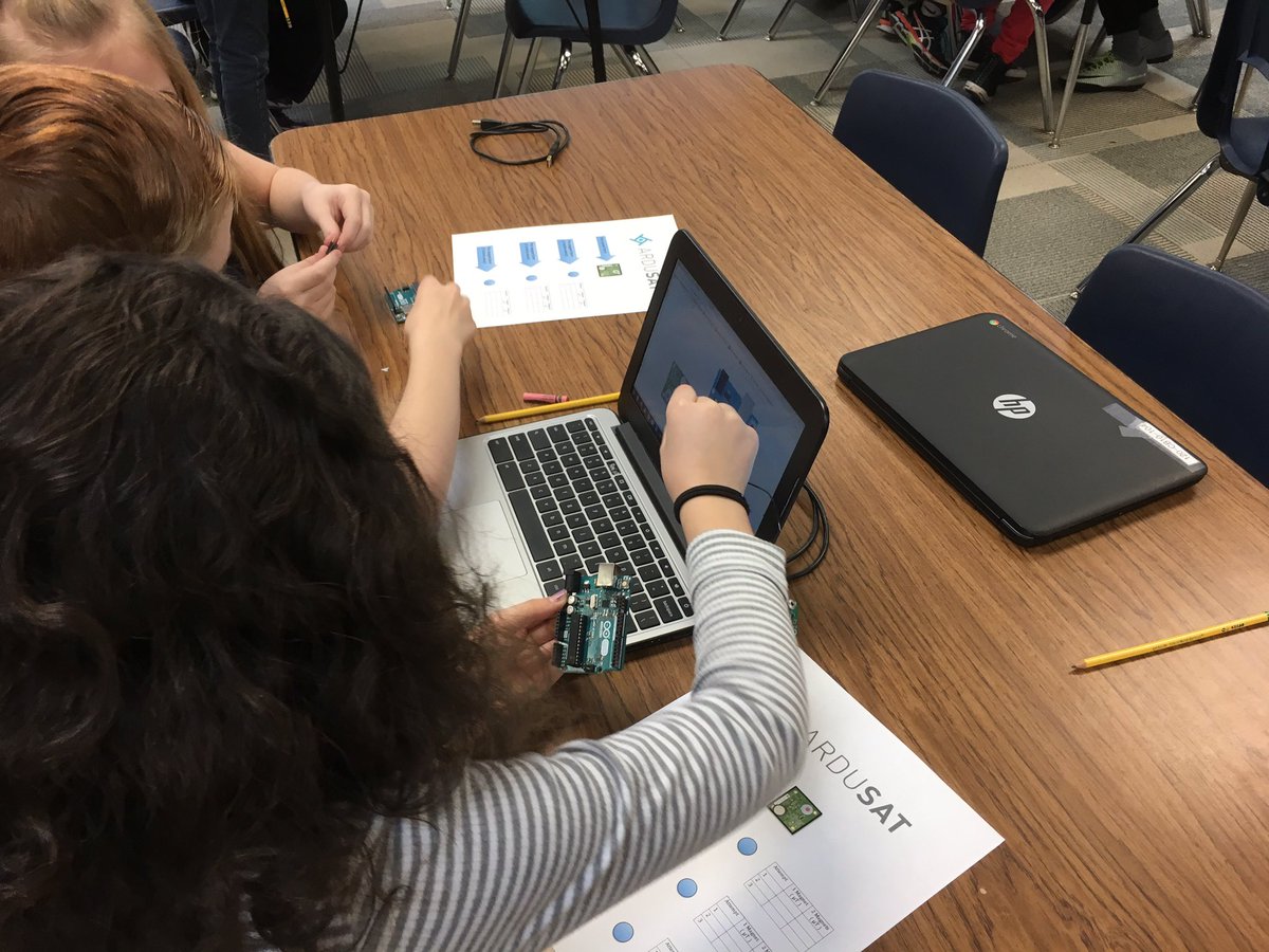 sassmasterkmb's tweet photo. Students at @DraperDragons are learning about magnetism with @Ardusat today! https://t.co/I5LyxWLLgH
