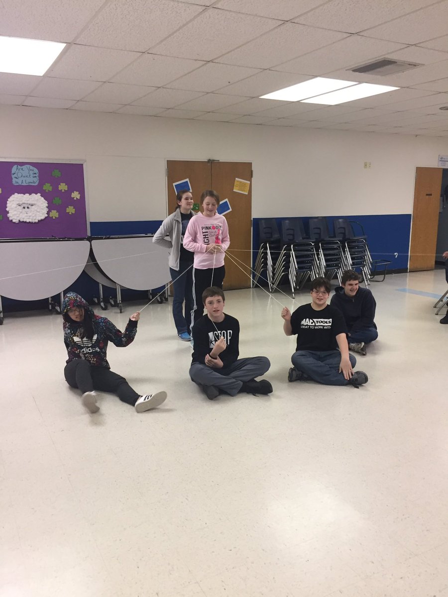 7th grade science students are modeling the 4 stages of mitosis using their bodies.  #teamwork