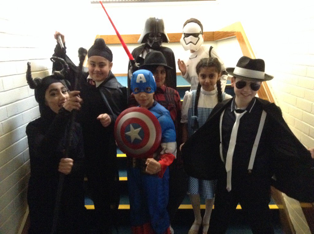 HuwEnglish's tweet photo. Some of class 6E's finest @VicParkAcademy celebrating world book day. https://t.co/WGIZpTvUkL