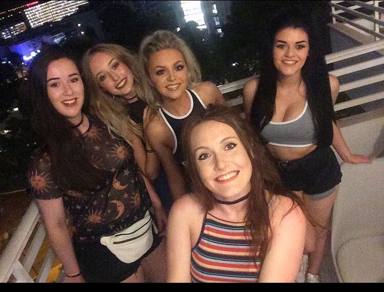 LorenAshcroft's tweet photo. Happy birthday to my gal @nicsss_1 hope you have an amazing day today and for your party tomorrow! Love youuu 💋✨ https://t.co/8iO0SRpWqc