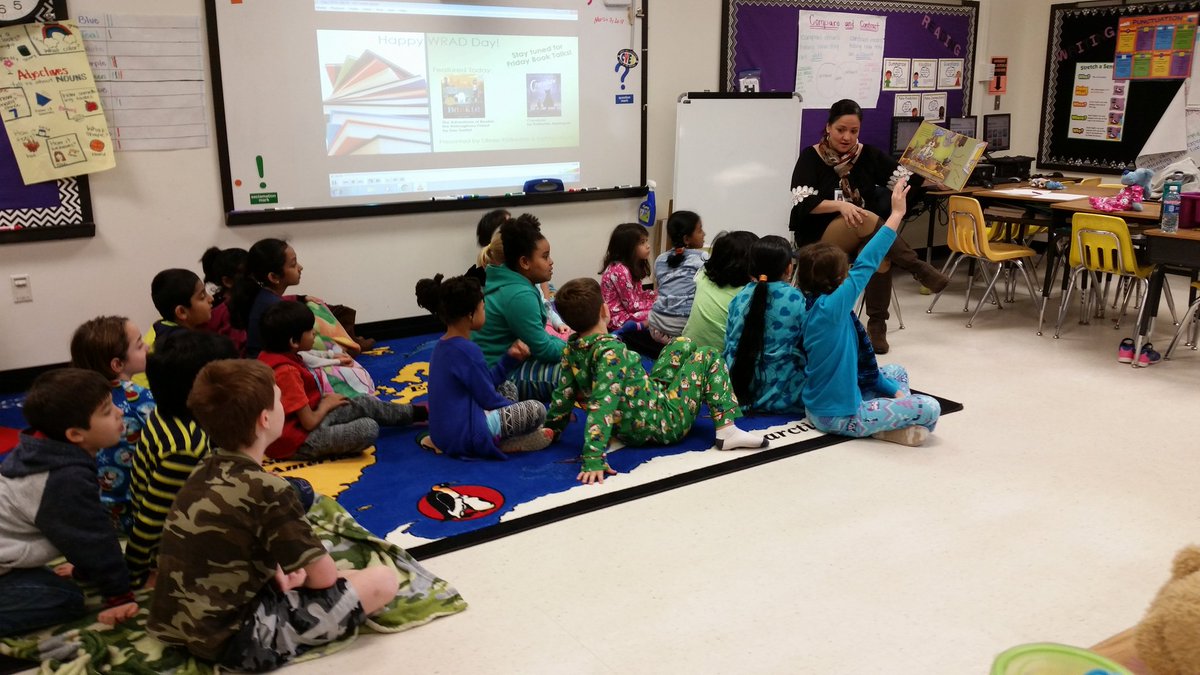 MrsJKirkley's tweet photo. Thank you for coming to read @CreekViewElem on WRAD, Ms. Bell! @fcsnorthwestlc https://t.co/rpi6R8gNLA