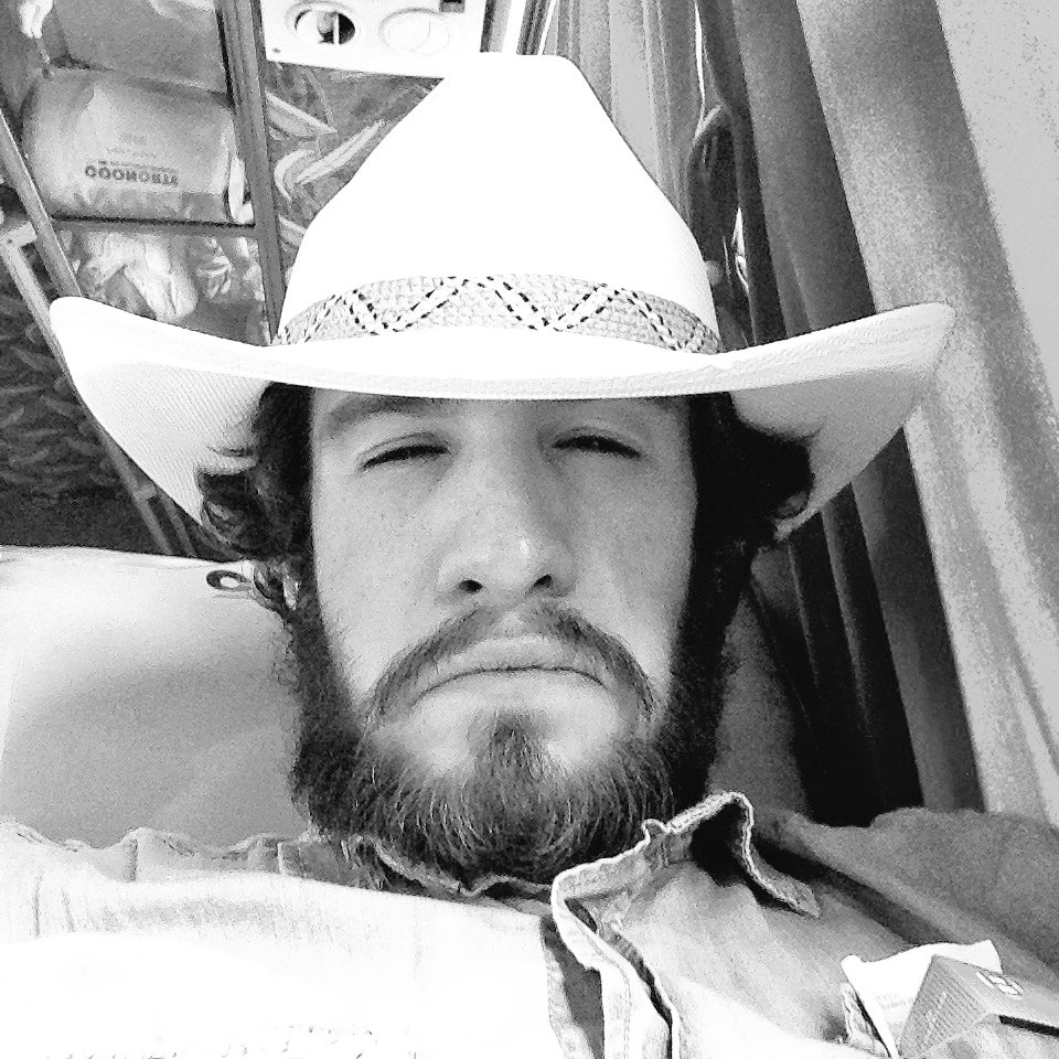 LouisWitter's tweet photo. @GhizlaneRadi Quand je ramènerai cette baignoire qui appartient au patrimoine francais !! "SA PLACE EST DANS UN MUSEEEE" #IndianaJonesStyle https://t.co/pUc1Qlwgj7