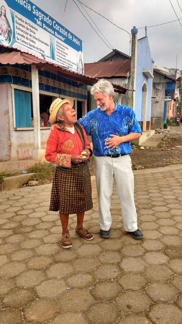 Deans_Beans's tweet photo. #KeepTwitterPositiveBy posting pictures of new #friends #laughing together! Dean with 90 year old Don Mario in #Guatemala last week #fecceg https://t.co/Aad3xsaQik