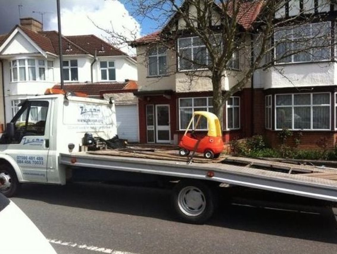 SandersInsur's tweet image. Caption this picture! #FunnyFriday

“I only missed one payment on my car loan and now this?” :)