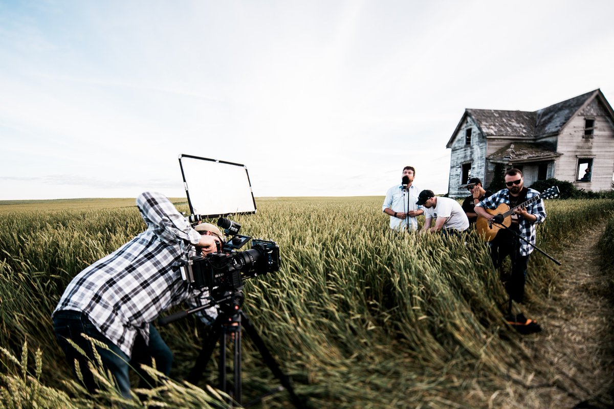 NoRoadsIn's tweet photo. This is what filming a documentary &amp; recording an album in an abandoned Canadian farm house looks like. #NoRoadsIn https://t.co/ntOKvNEuM3 https://t.co/Ftk9VabmwO