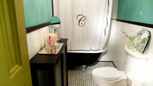 OldHomeAddict's tweet photo. Love the pop of color!! #NicoleCurtis #Vintage #RehabAddict #AddictedtoRehab #RehabAddict #SaveOldHomes #AddictedtoMakeovers #RehabAddict <3 https://t.co/UlT2OknnKW