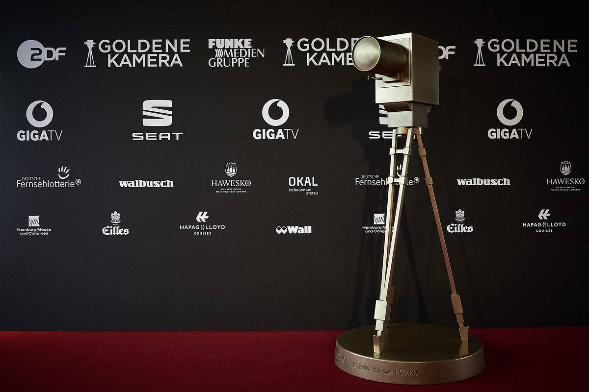 goldenekamera's tweet photo. Die GOLDENE KAMERA. Sie steht! #goldenekamera #GoKa https://t.co/98jBmQSpqJ