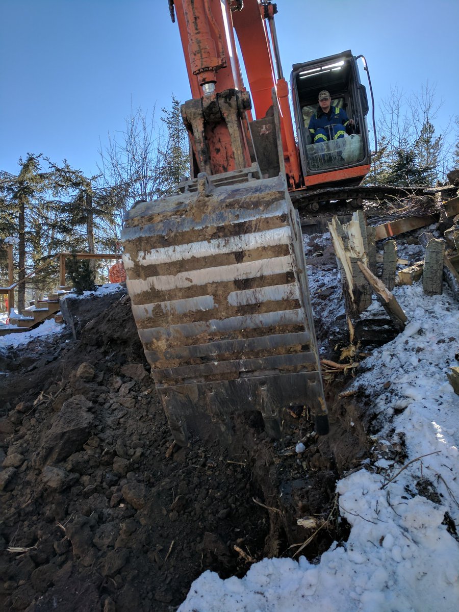 VCLBuilders's tweet photo. Trak Trucking & Excavating breaks through the frost. First start of 2017. #LightningBayHideaway #vclcustomhomes . https://t.co/PQTeCfxooU