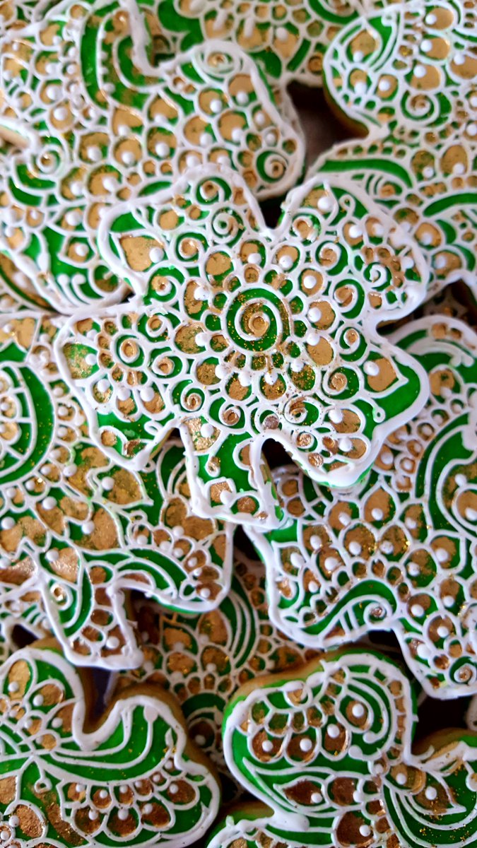 Celebrate St.Patrick Day spirit with <a href="/CremeDelicious/">CremeDelicious-NYC</a> <a href="/DeanAndDeLuca/">DEAN & DELUCA</a> shamrock #cookies . Available at Dean and Deluca #nyc stores.