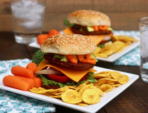 MonicaPruett's tweet photo. Tasty #Veggie #BlackBean #Burgers with my spicy mayo. Perfect for #Lent or a #vegetarian meal! Ad #40DiasMorningStar https://t.co/7ARV8OShSa https://t.co/IrG09EuI8R