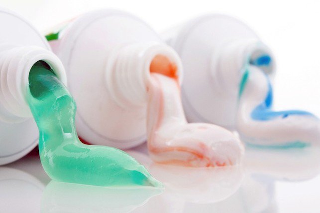 BiggieTips's tweet photo. Toothpaste has so many household uses. Here are 16 ways that don’t Involve your teeth #Toothpaste #ToothpasteUses
https://t.co/mSwgHPN88b https://t.co/llaFNDLYEj