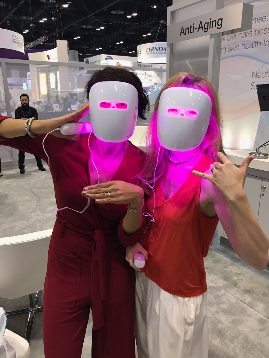DrVisha's tweet photo. @AADmember #neutrogena #acnetreatment #lightmask https://t.co/61XdOl0W3R