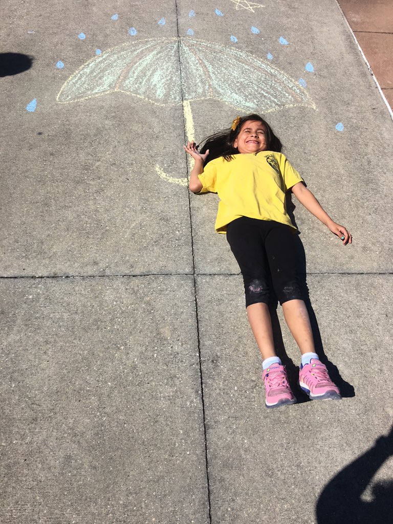 H_TaylorTeach's tweet photo. #Recess #SpiritBlazn #FunInTheSun #Chalk #FirstGrade https://t.co/eJMh6lDu3h