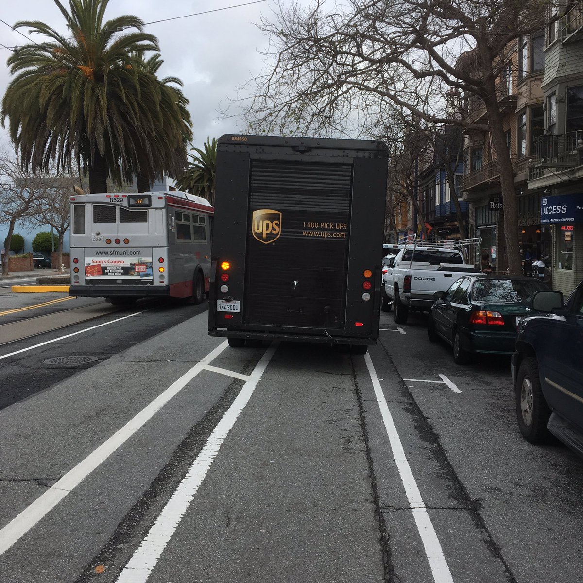 mddove's tweet photo. If I only had more time to tweet, I'd be posting at least one a day @rideshaming @UPS @mayoredlee @EdReiskin @sfbike @sfmta_muni https://t.co/bRBrBGxRWv
