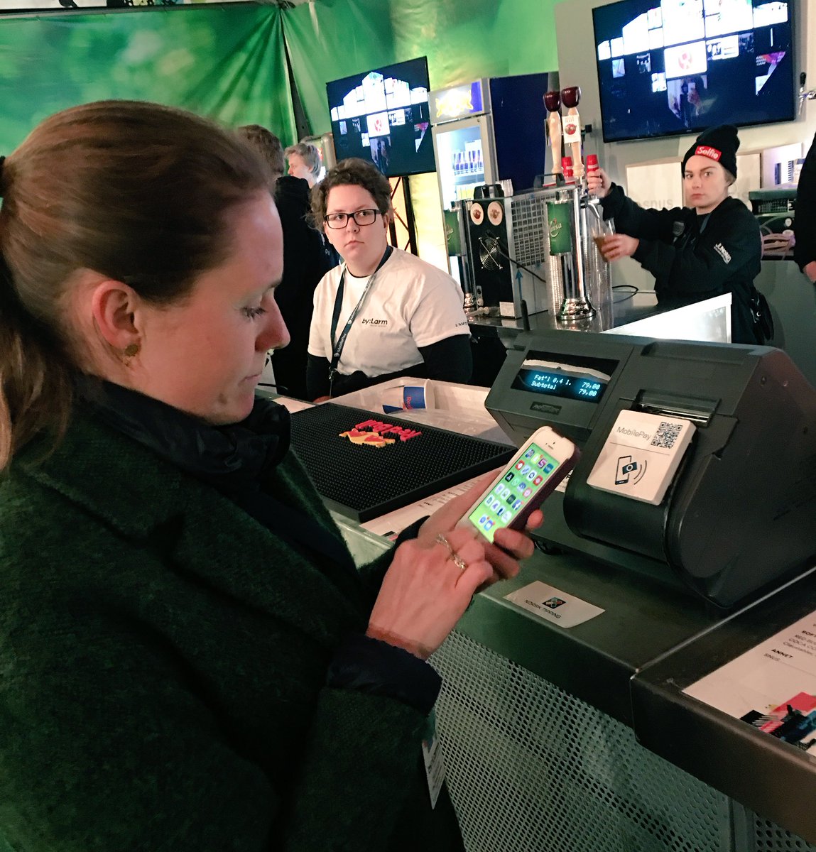 NordeaNorge's tweet photo. Betal med #MobilePay på #bylarm så slipper du kø 👌
#Nordea https://t.co/kTjdb7GHzZ