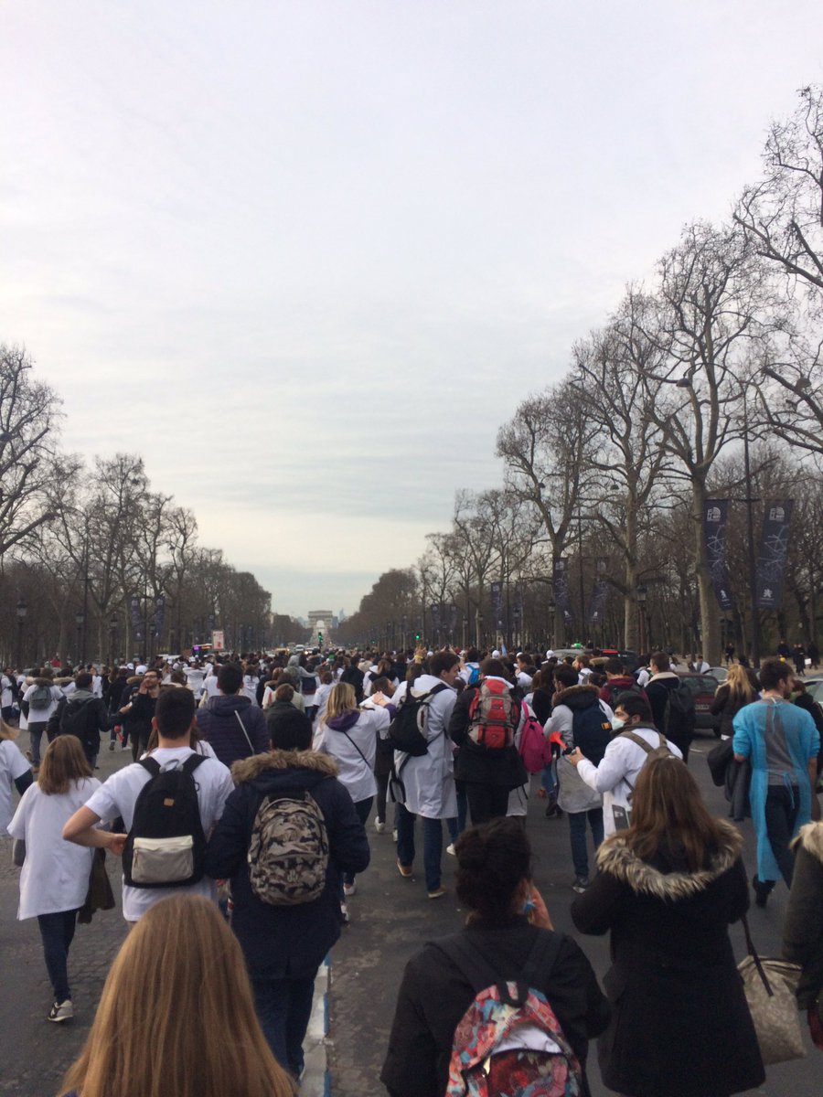 gauthmann's tweet photo. Fier d'avoir vu autant de solidarité entre les facs ! On ne lâchera rien @MarisolTouraine ! #DENTger #NeRienLâcher #Nice https://t.co/iYQfKQCLa4