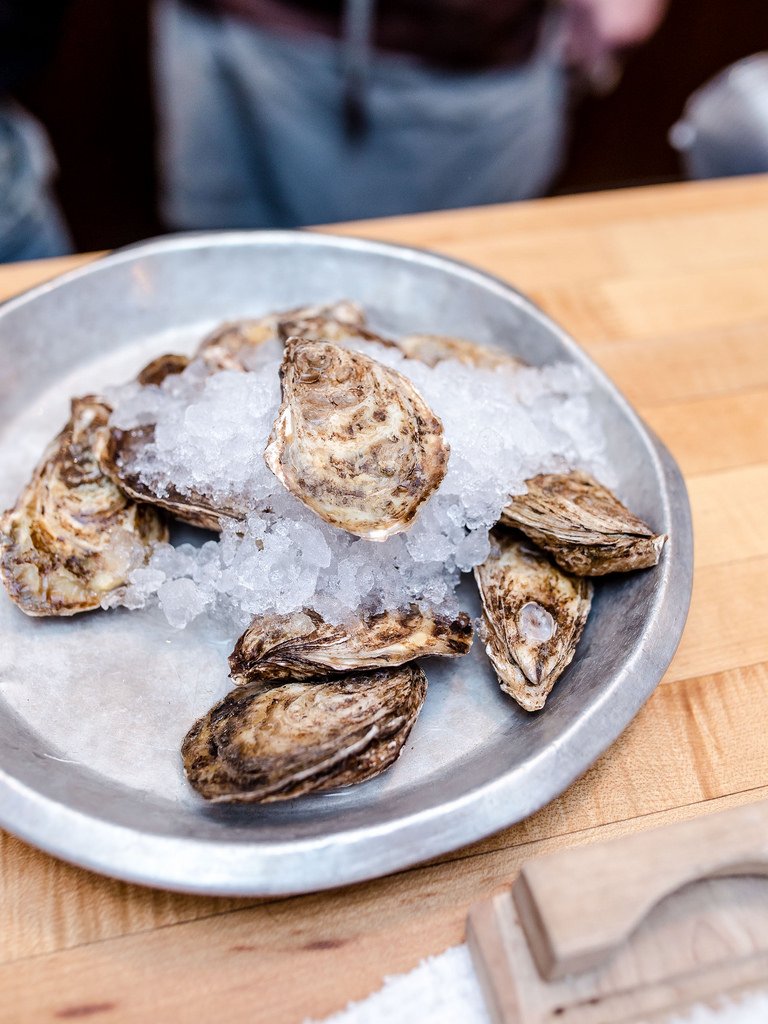xiaoEats's tweet photo. [BLOG] #ShuckU at @OysterBoyTO is an educational, interactive &amp; tasty class! Learn about oysters &amp; how to shuck them https://t.co/arSVSn5M3y https://t.co/OcSjvb8I0z